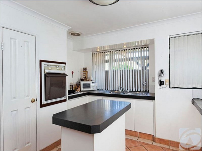 10 Santara Court, Seville Grove WA 6112