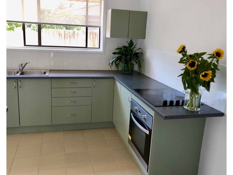 1/3 Crisp Court, Miami QLD 4220