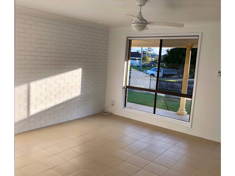 1/3 Crisp Court, Miami QLD 4220