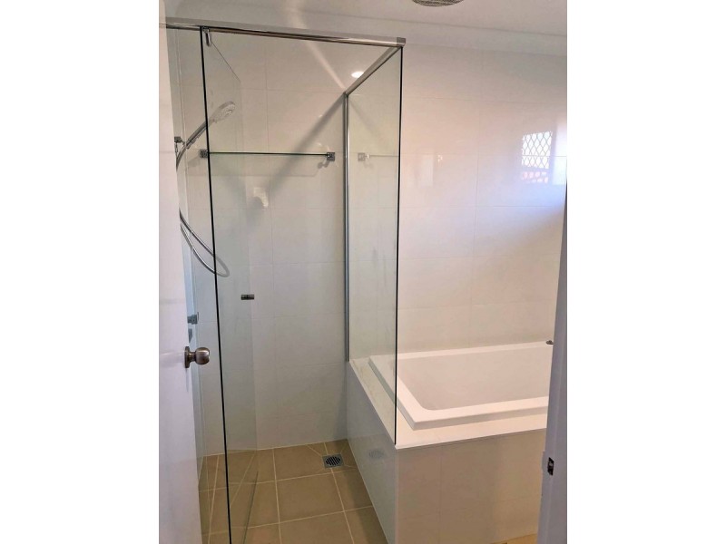 1/3 Crisp Court, Miami QLD 4220