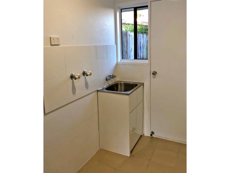 1/3 Crisp Court, Miami QLD 4220