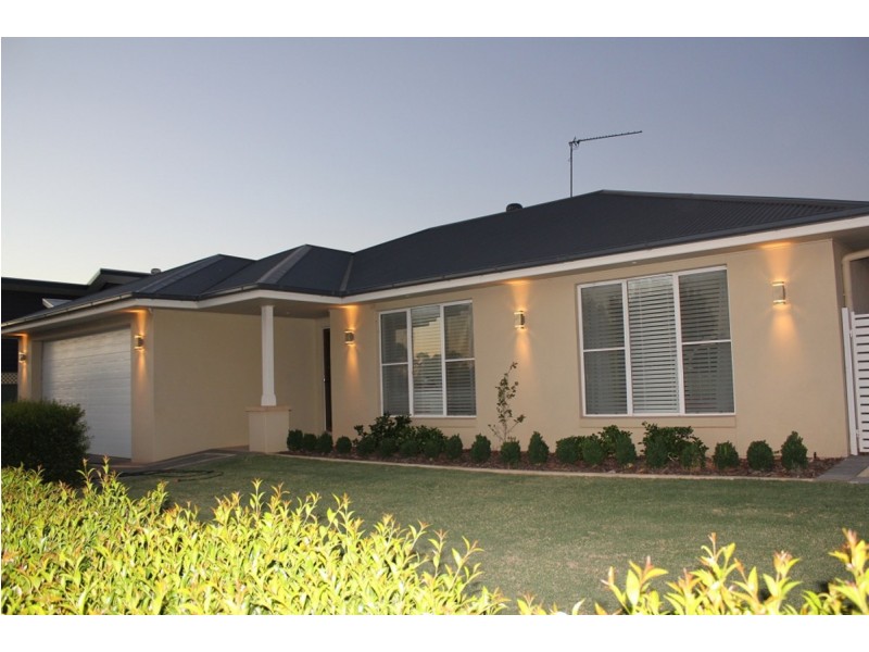 11 Regand Park Boulevard, Dubbo NSW 2830