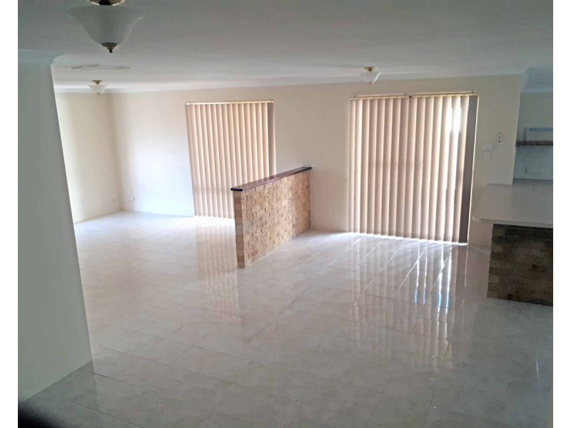 8 Nairana Place, Currambine WA 6028