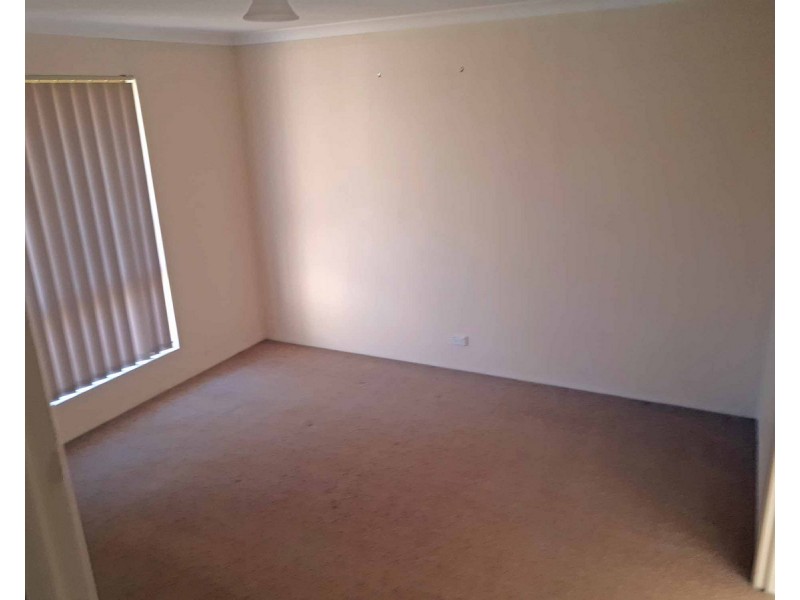 8 Nairana Place, Currambine WA 6028