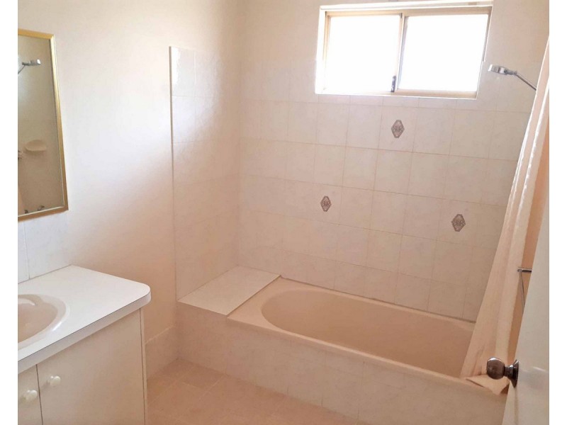 8 Nairana Place, Currambine WA 6028