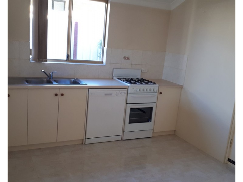 8 Nairana Place, Currambine WA 6028