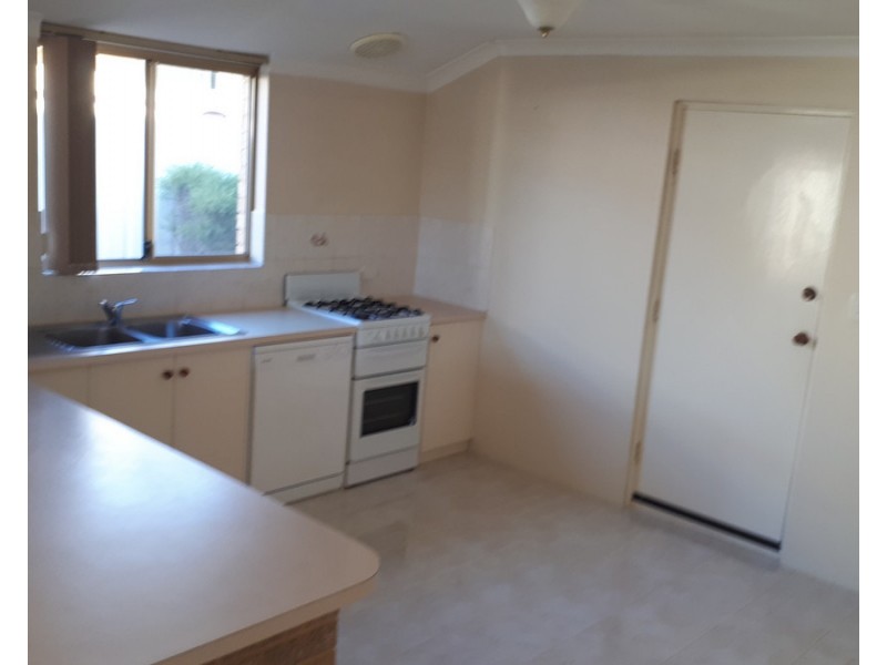 8 Nairana Place, Currambine WA 6028