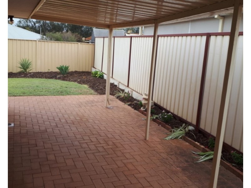 8 Nairana Place, Currambine WA 6028