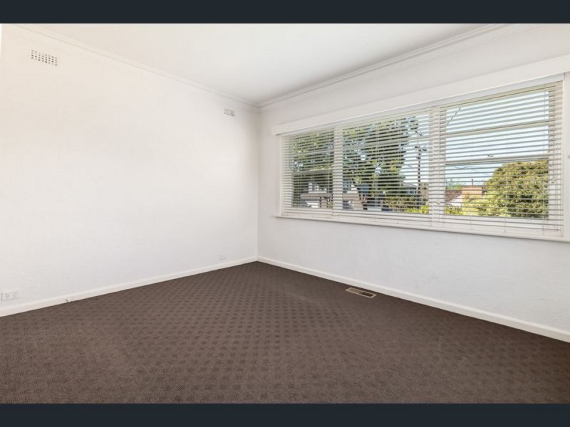 18 Tatong Road, Brighton East VIC 3187