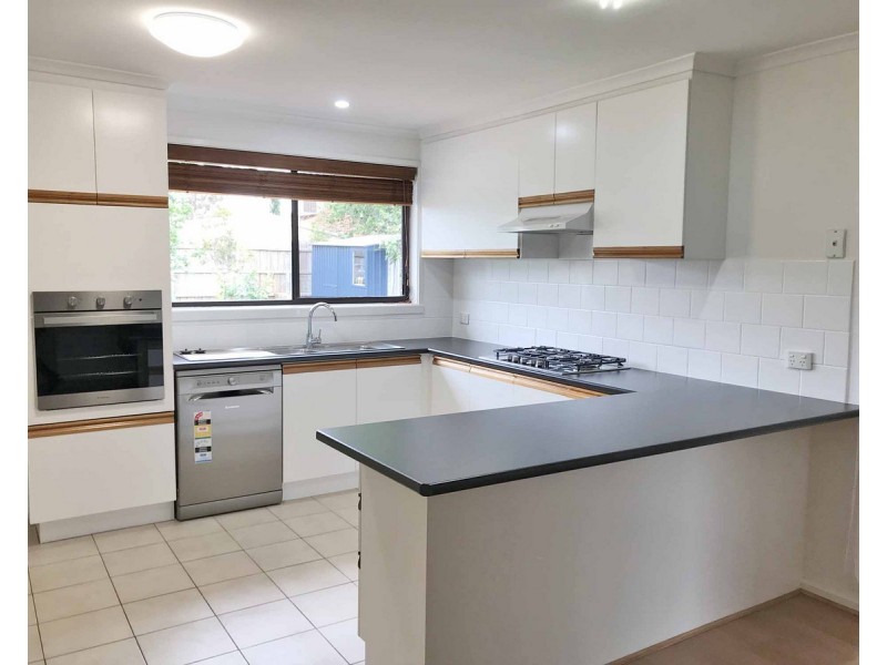 33 Lachlan Road, Melton South VIC 3338