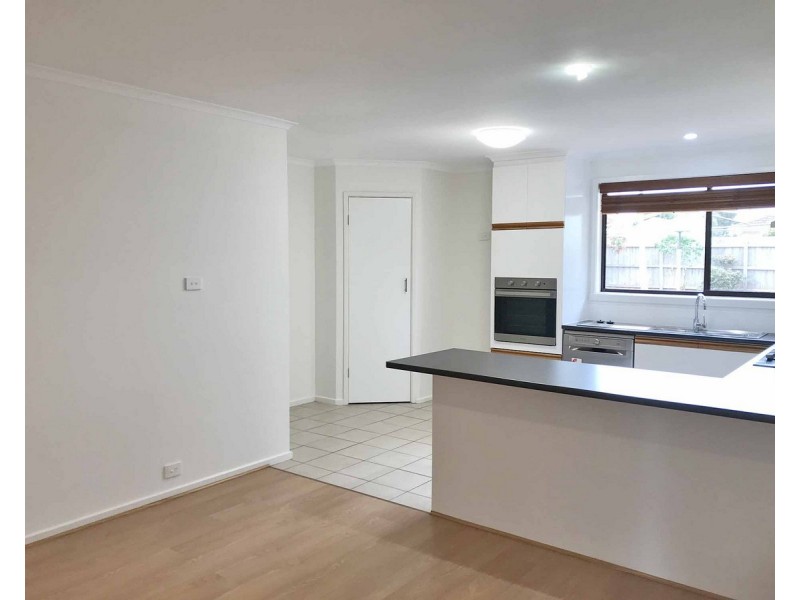 33 Lachlan Road, Melton South VIC 3338
