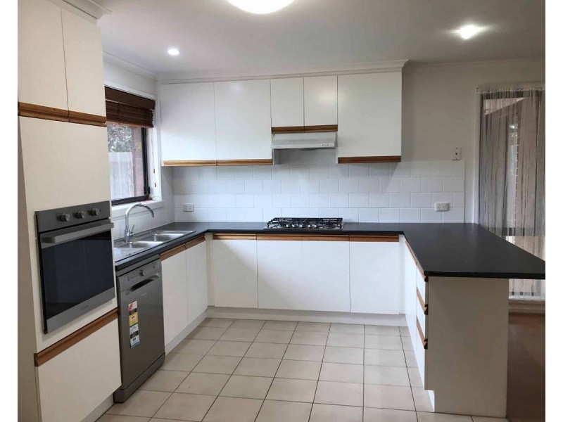 33 Lachlan Road, Melton South VIC 3338