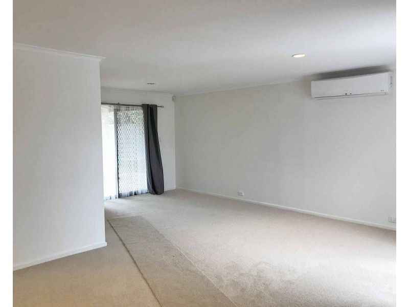 33 Lachlan Road, Melton South VIC 3338
