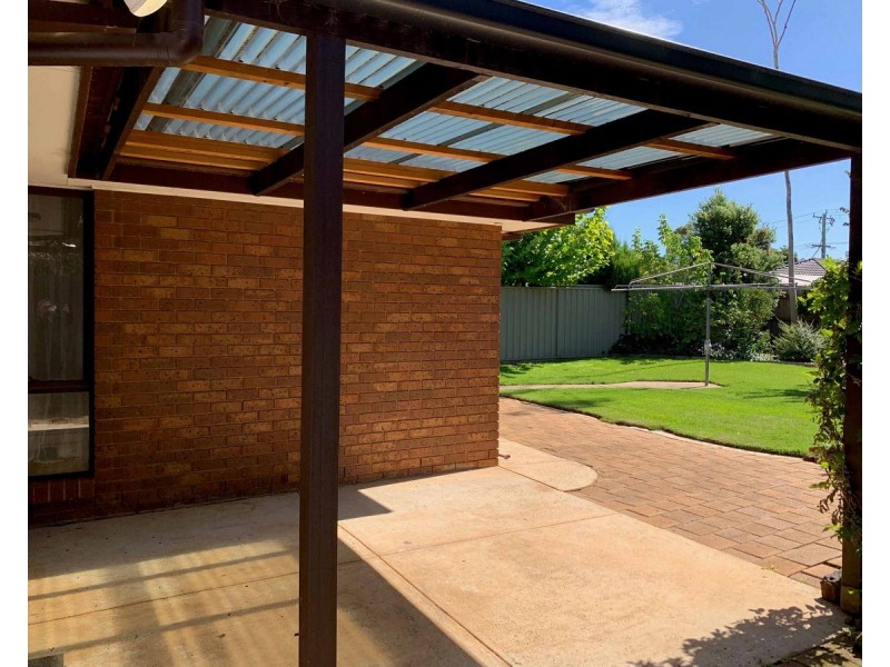 33 Lachlan Road, Melton South VIC 3338