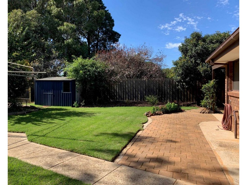 33 Lachlan Road, Melton South VIC 3338