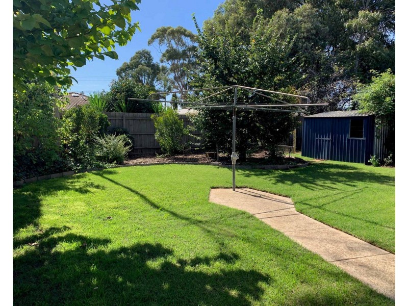 33 Lachlan Road, Melton South VIC 3338