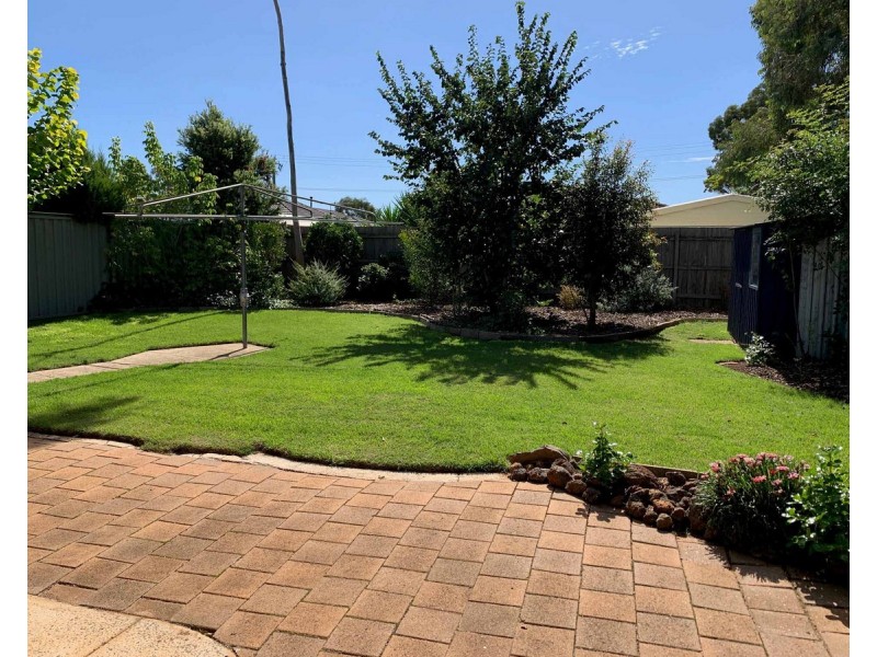 33 Lachlan Road, Melton South VIC 3338