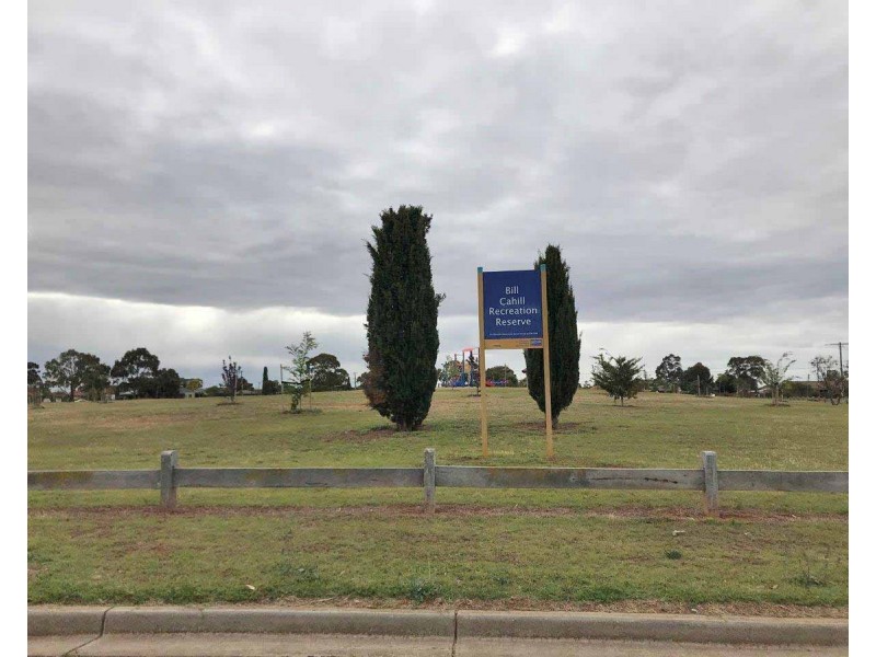 33 Lachlan Road, Melton South VIC 3338