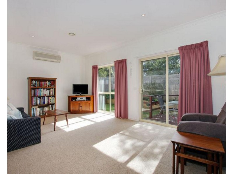 2/11 Norman Road Street, Croydon VIC 3136