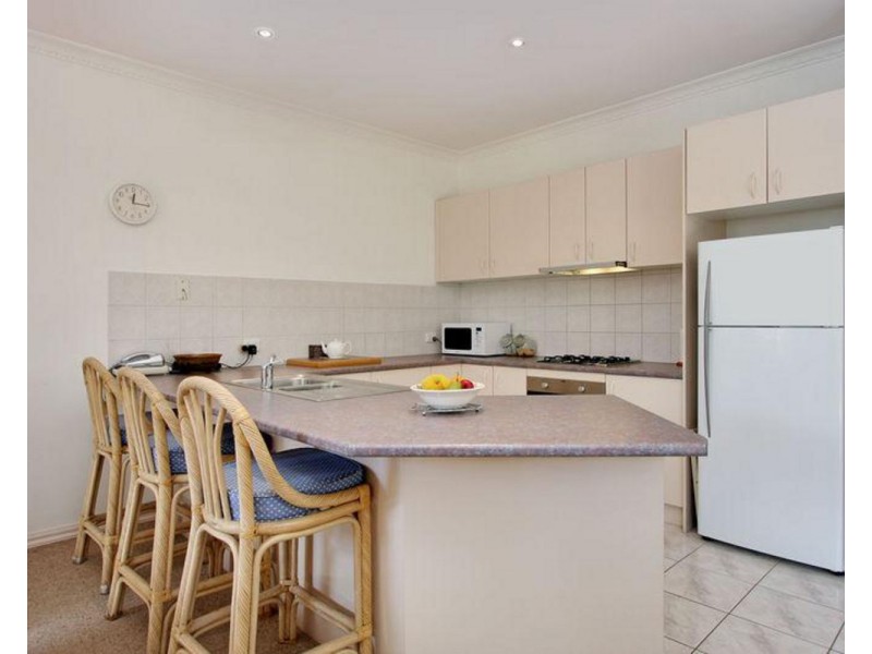 2/11 Norman Road Street, Croydon VIC 3136