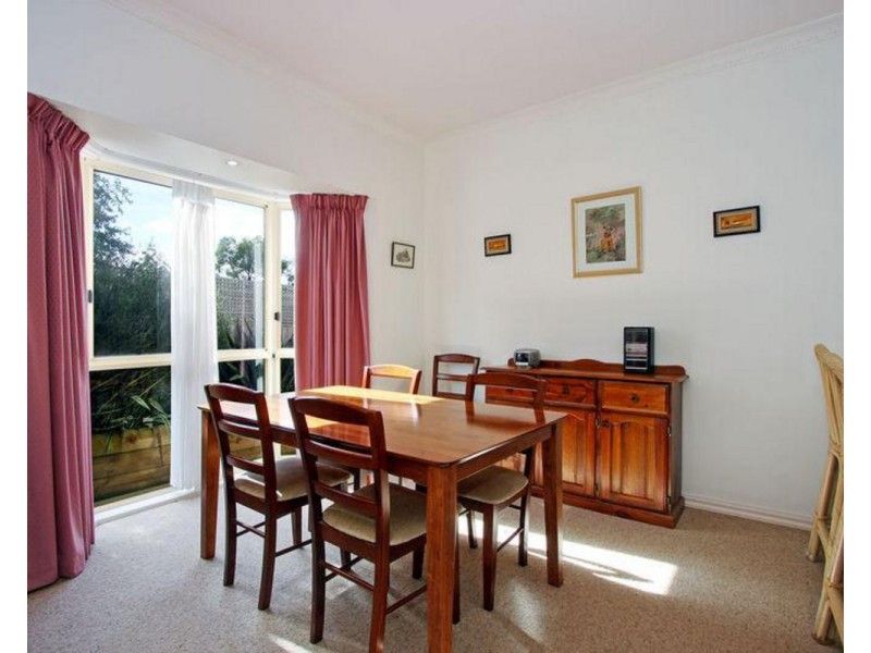 2/11 Norman Road Street, Croydon VIC 3136