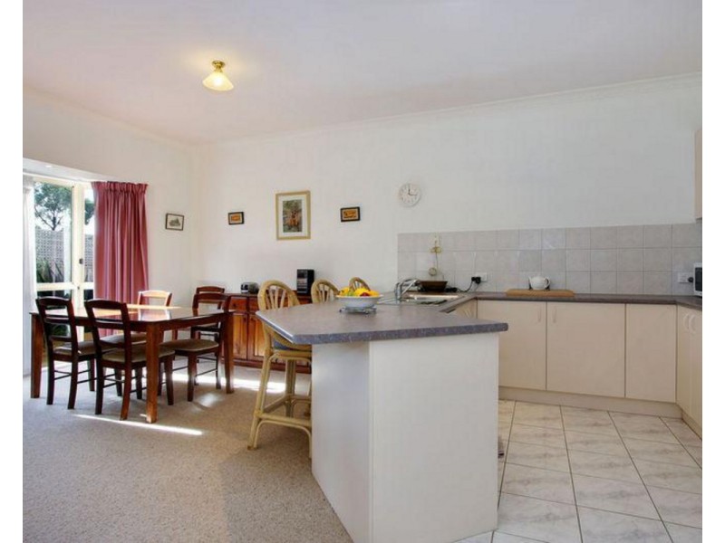 2/11 Norman Road Street, Croydon VIC 3136