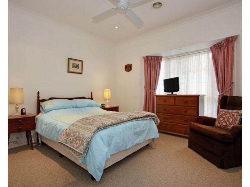 2/11 Norman Road Street, Croydon VIC 3136