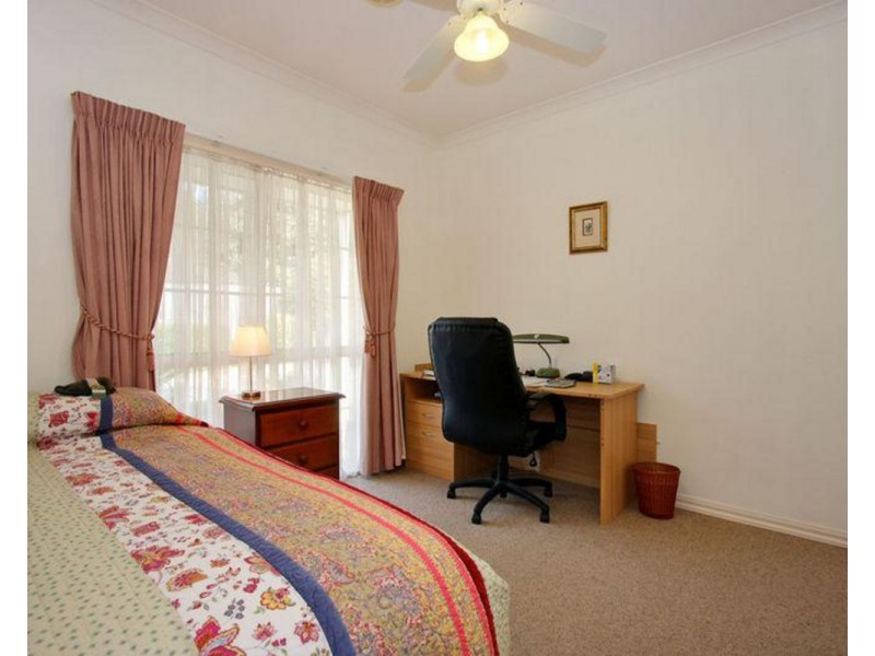 2/11 Norman Road Street, Croydon VIC 3136