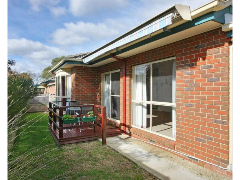 2/11 Norman Road Street, Croydon VIC 3136