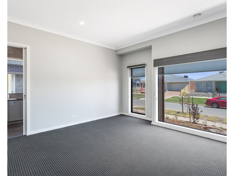 47 Faraday Street, Mickleham VIC 3064