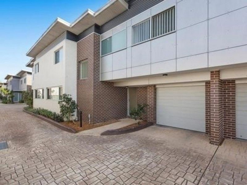 3/8 Akora Road, Wyoming NSW 2250