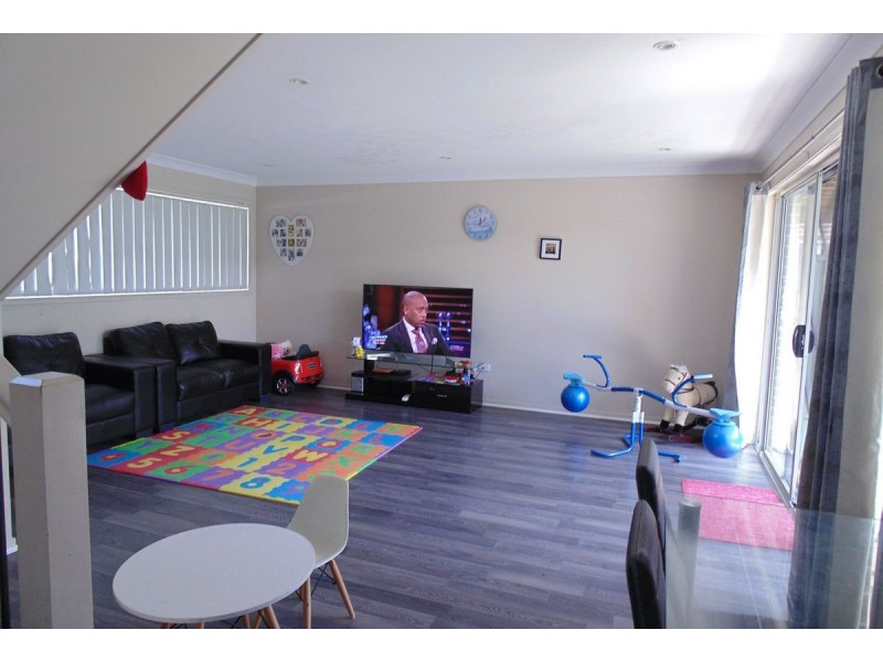 3/8 Akora Road, Wyoming NSW 2250