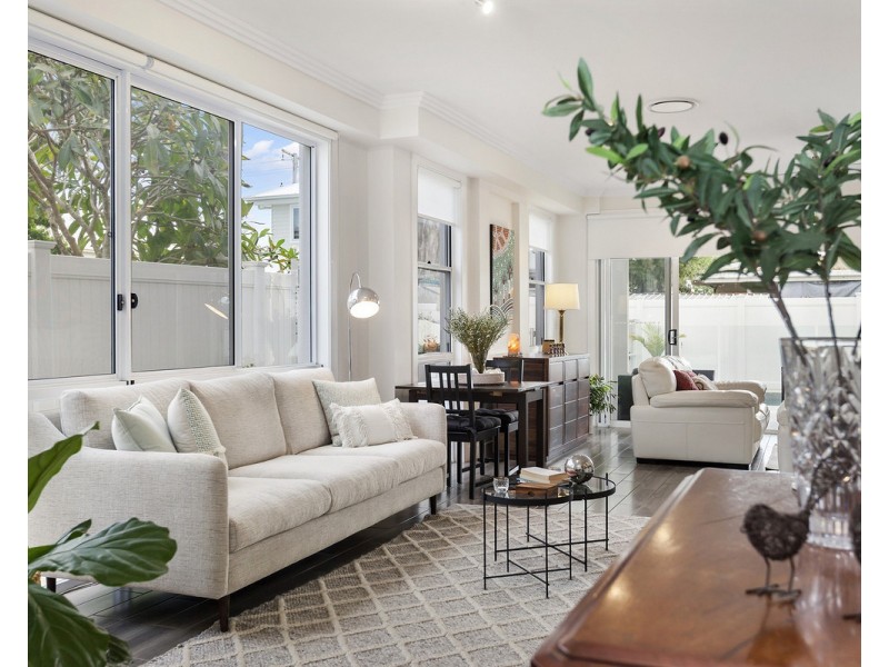 2/18 Bali Avenue, Palm Beach QLD 4221