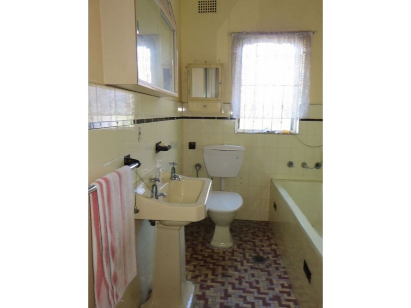 27 Gardenia Avenue, Bankstown NSW 2200