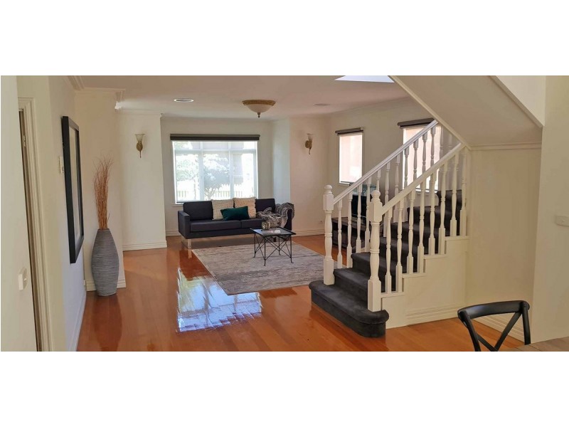 15 Lincoln Road, Essendon VIC 3040