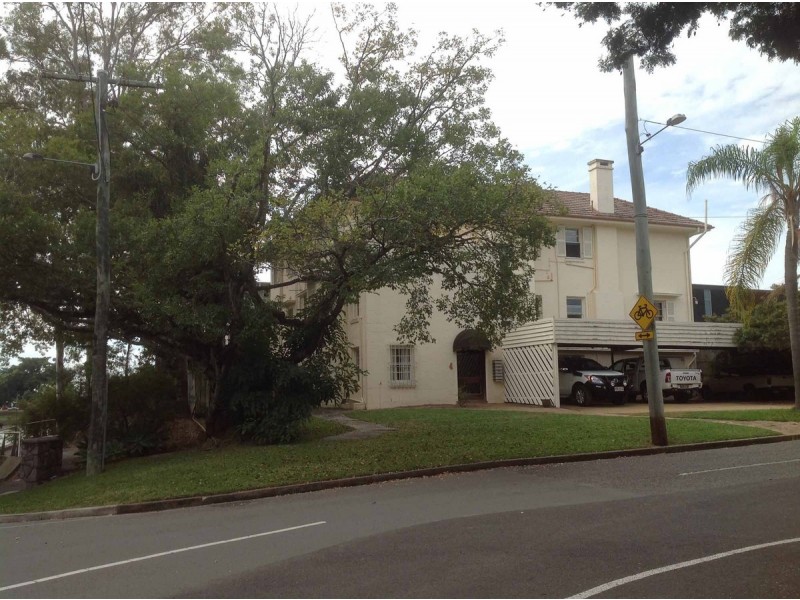 3/4 Jerdanefield Road, St Lucia QLD 4067