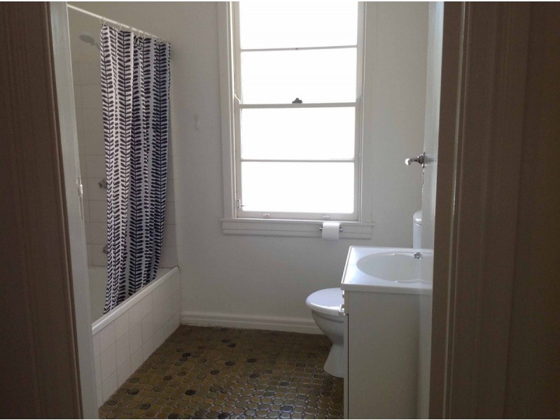 3/4 Jerdanefield Road, St Lucia QLD 4067