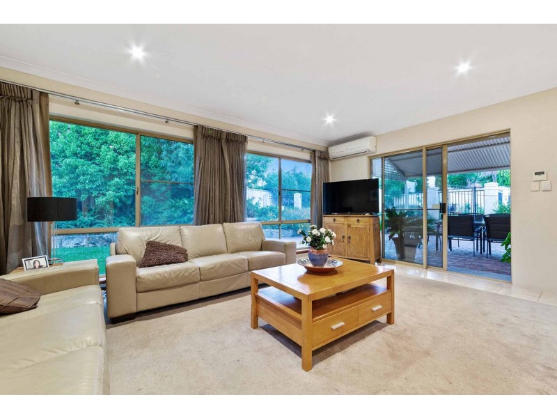 9 Lourens Dale, Winthrop WA 6150