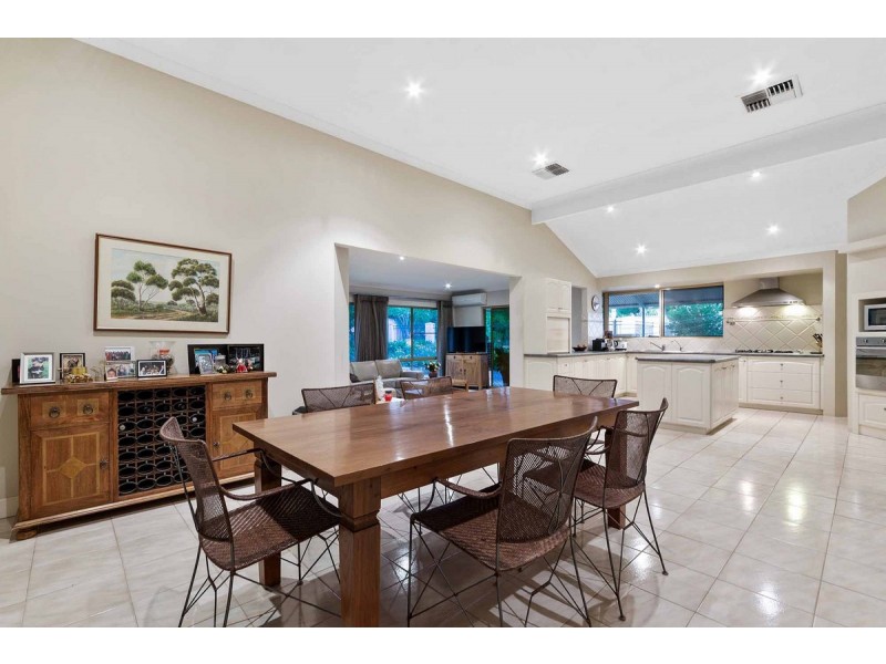 9 Lourens Dale, Winthrop WA 6150