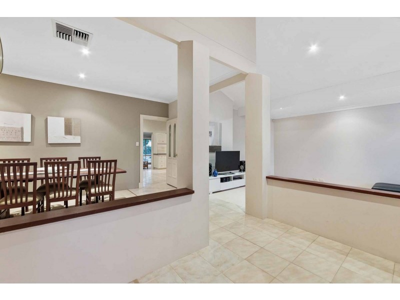 9 Lourens Dale, Winthrop WA 6150