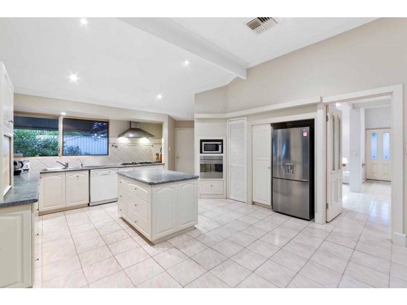 9 Lourens Dale, Winthrop WA 6150