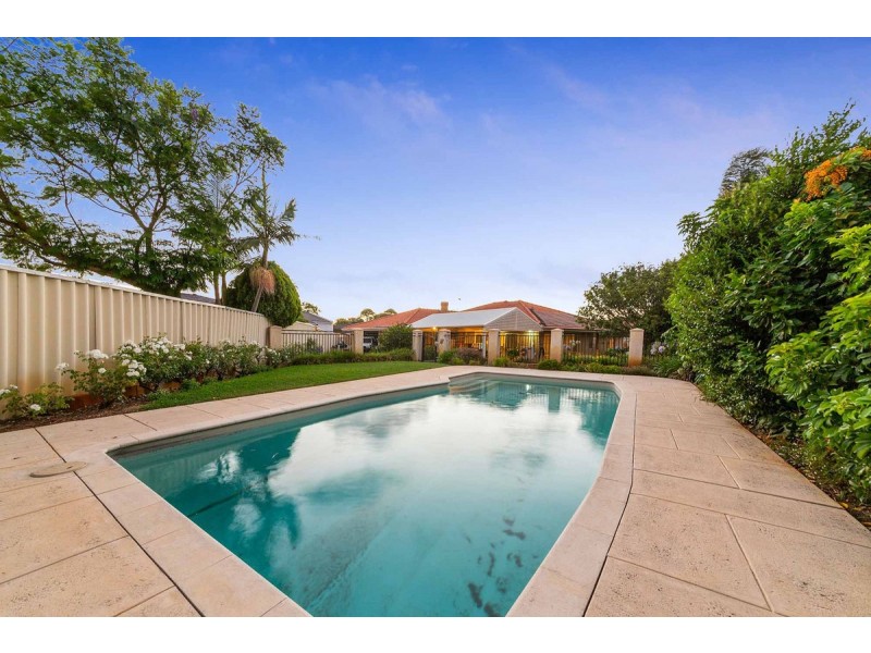 9 Lourens Dale, Winthrop WA 6150