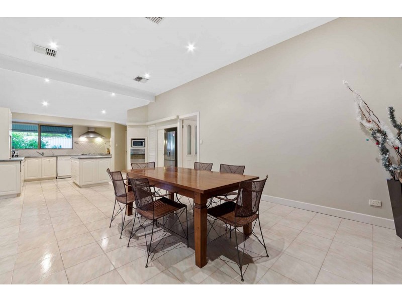 9 Lourens Dale, Winthrop WA 6150