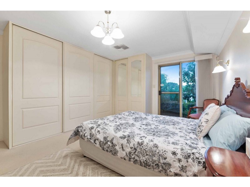 9 Lourens Dale, Winthrop WA 6150