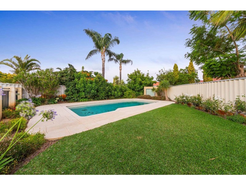 9 Lourens Dale, Winthrop WA 6150