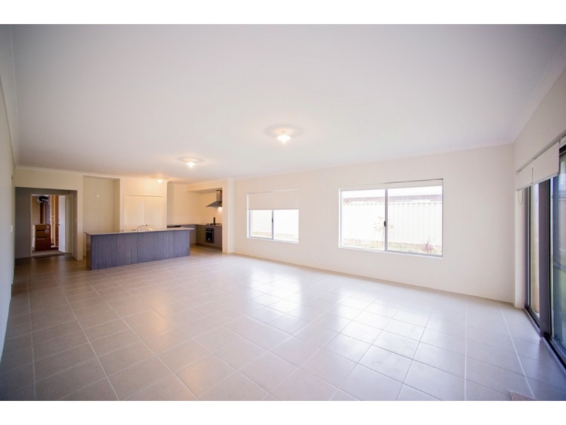 35 Castlereagh Vista, Millbridge WA 6232