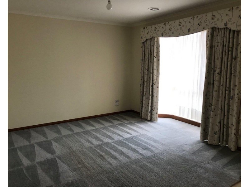 32 Waratah Drive, Altona Meadows VIC 3028