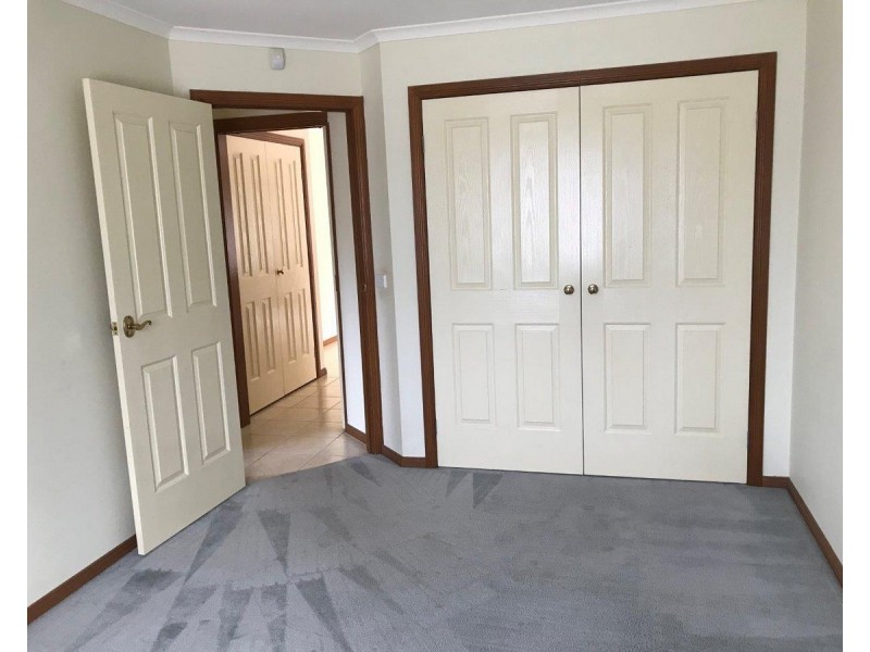 32 Waratah Drive, Altona Meadows VIC 3028