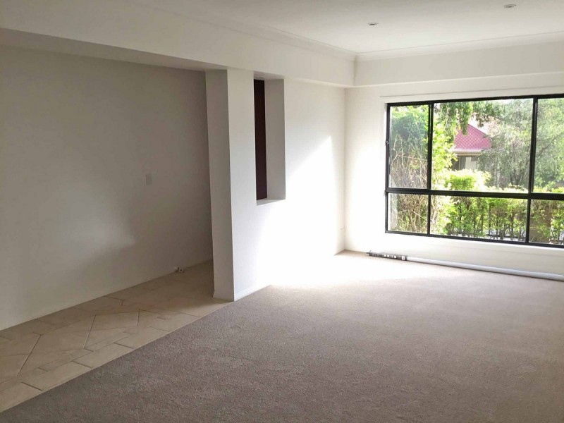 8 Ferndahl Drive, Varsity Lakes QLD 4227