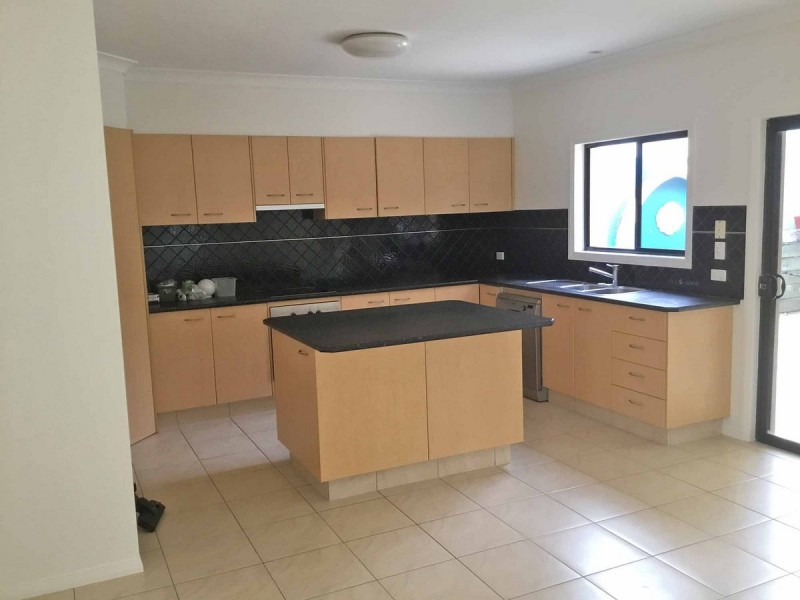 8 Ferndahl Drive, Varsity Lakes QLD 4227